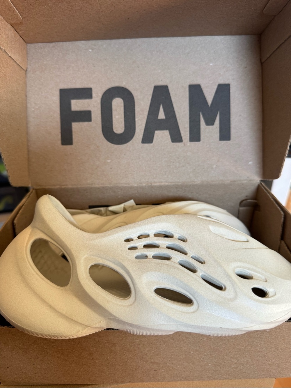 Yeezy Foam Runners Slip-On Clog in Cream